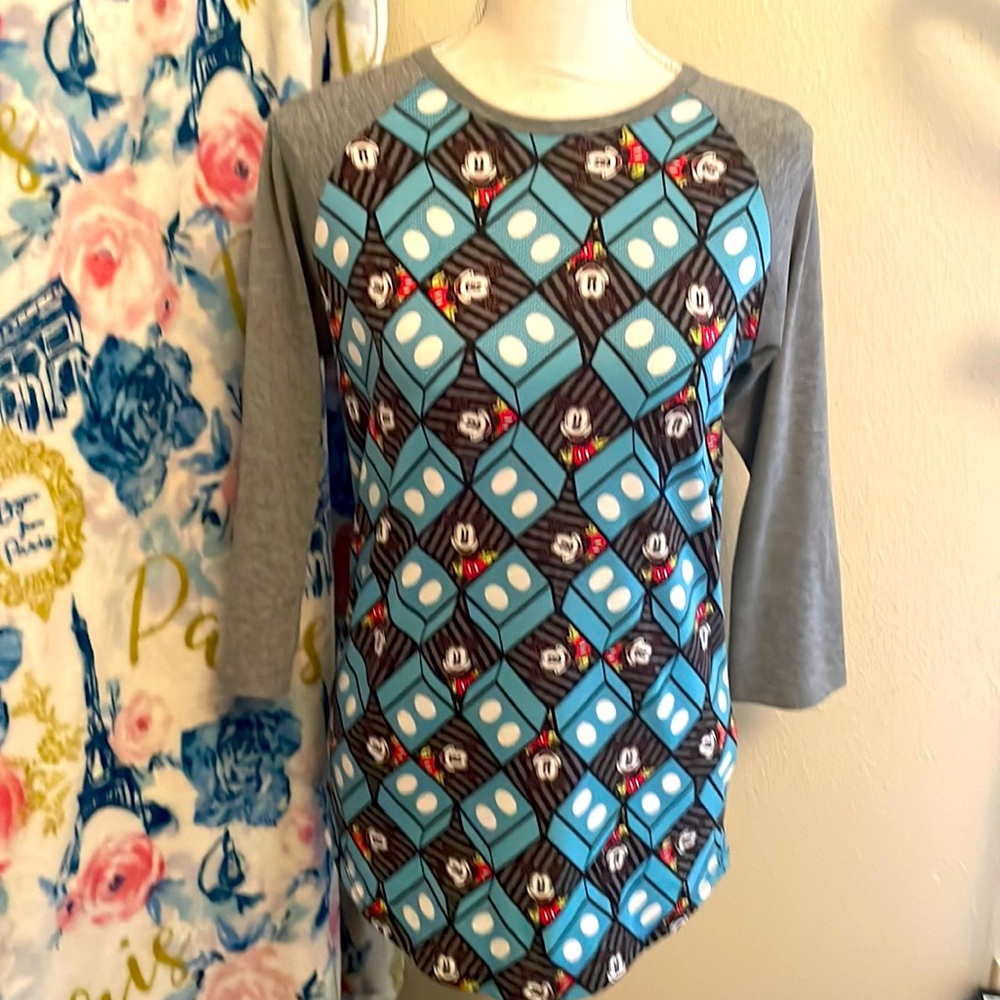 Lularu t-shirt with Micky Mouse on it.